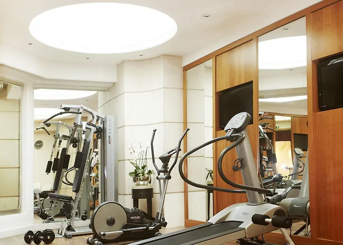 エドワール 7 オペラ 4* パリ